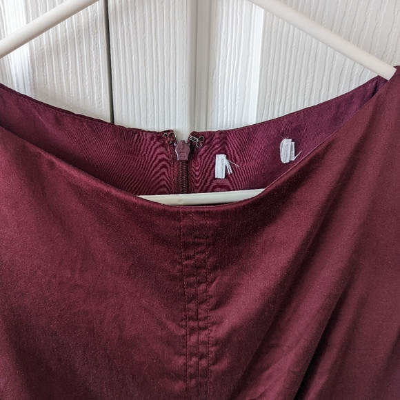 Burgundy Satin Long Sleeve Midi Dress - Picture 5 of 6